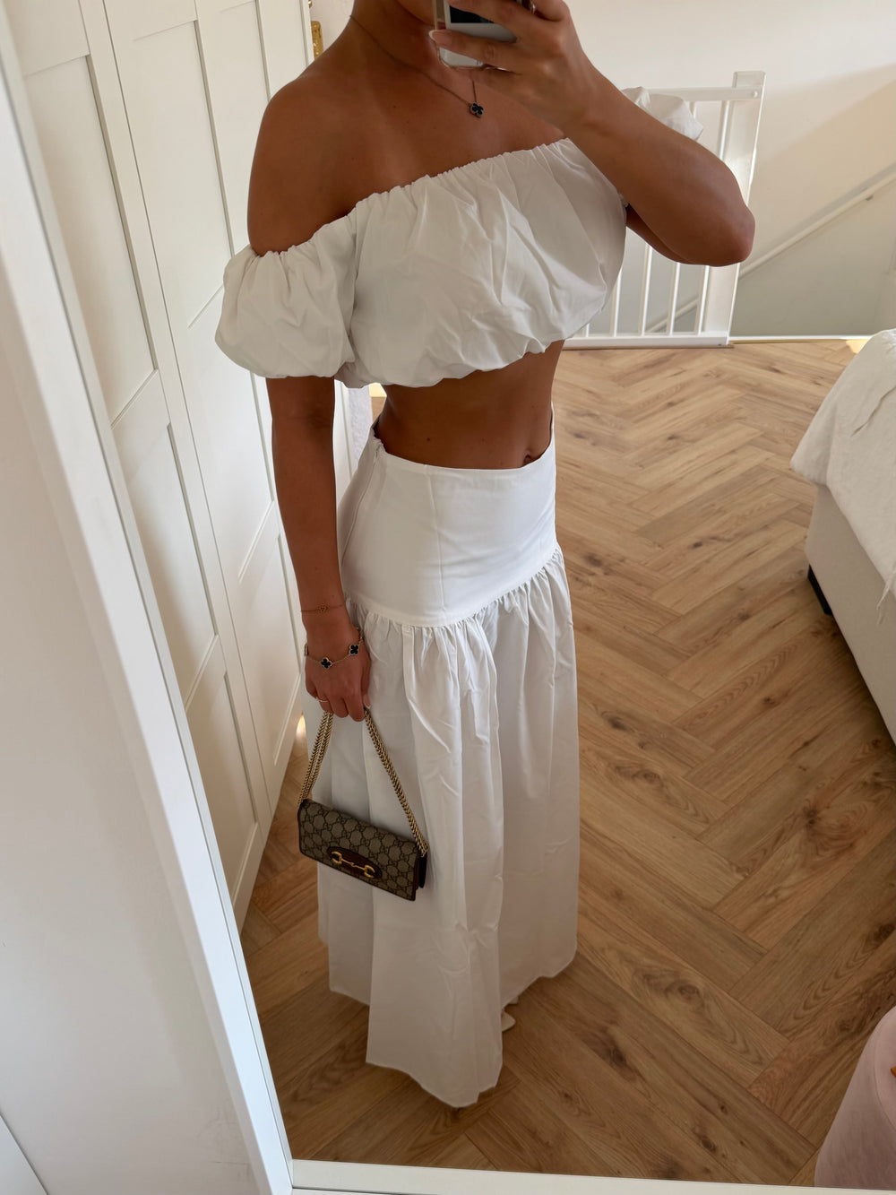 Biały komplet crop top i spódnica midi