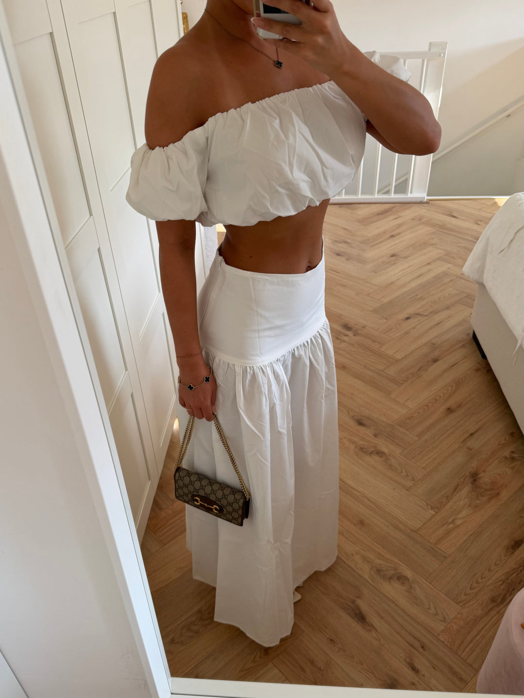 Biały komplet crop top i spódnica midi