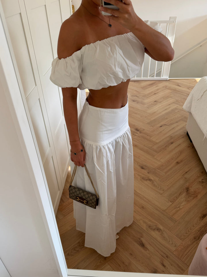 Biały komplet crop top i spódnica midi