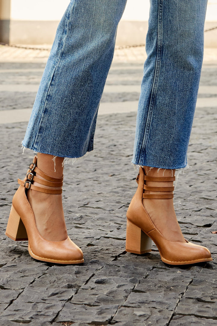 Casilda Smooth Sandals with Ankle Strap and Thick Heel