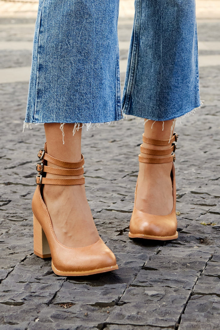 Casilda Smooth Sandals with Ankle Strap and Thick Heel