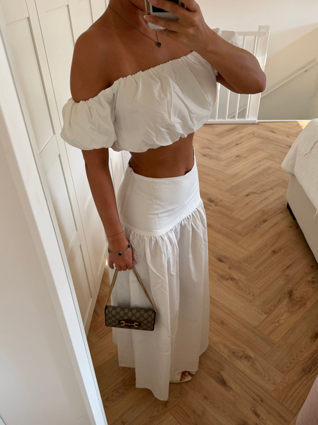 Biały komplet crop top i spódnica midi