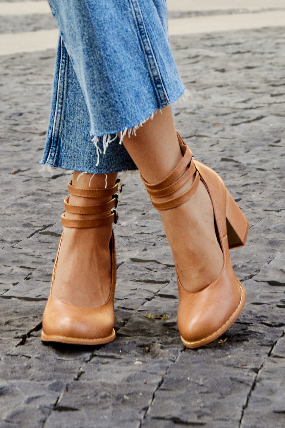 Casilda Smooth Sandals with Ankle Strap and Thick Heel