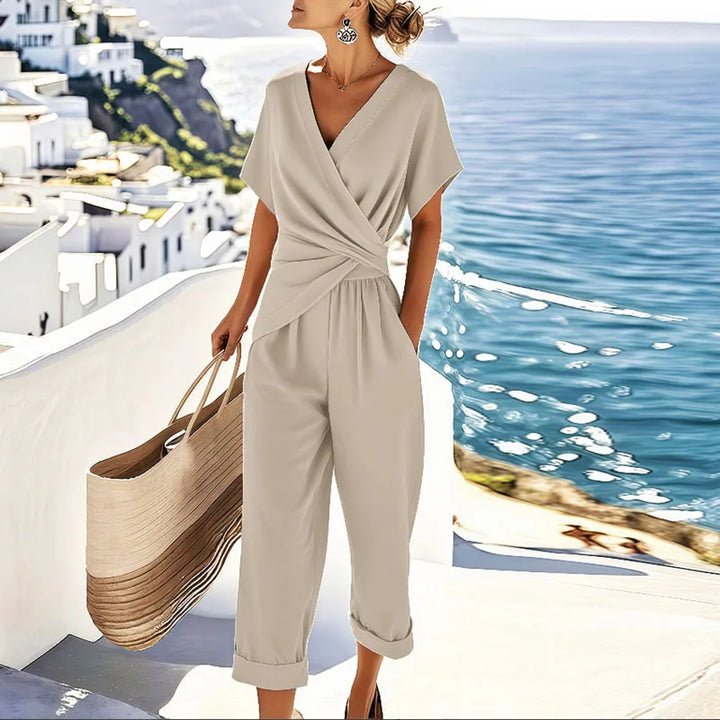 Damski kombinezon wrap z krótkim rękawem i szerokimi nogawkami