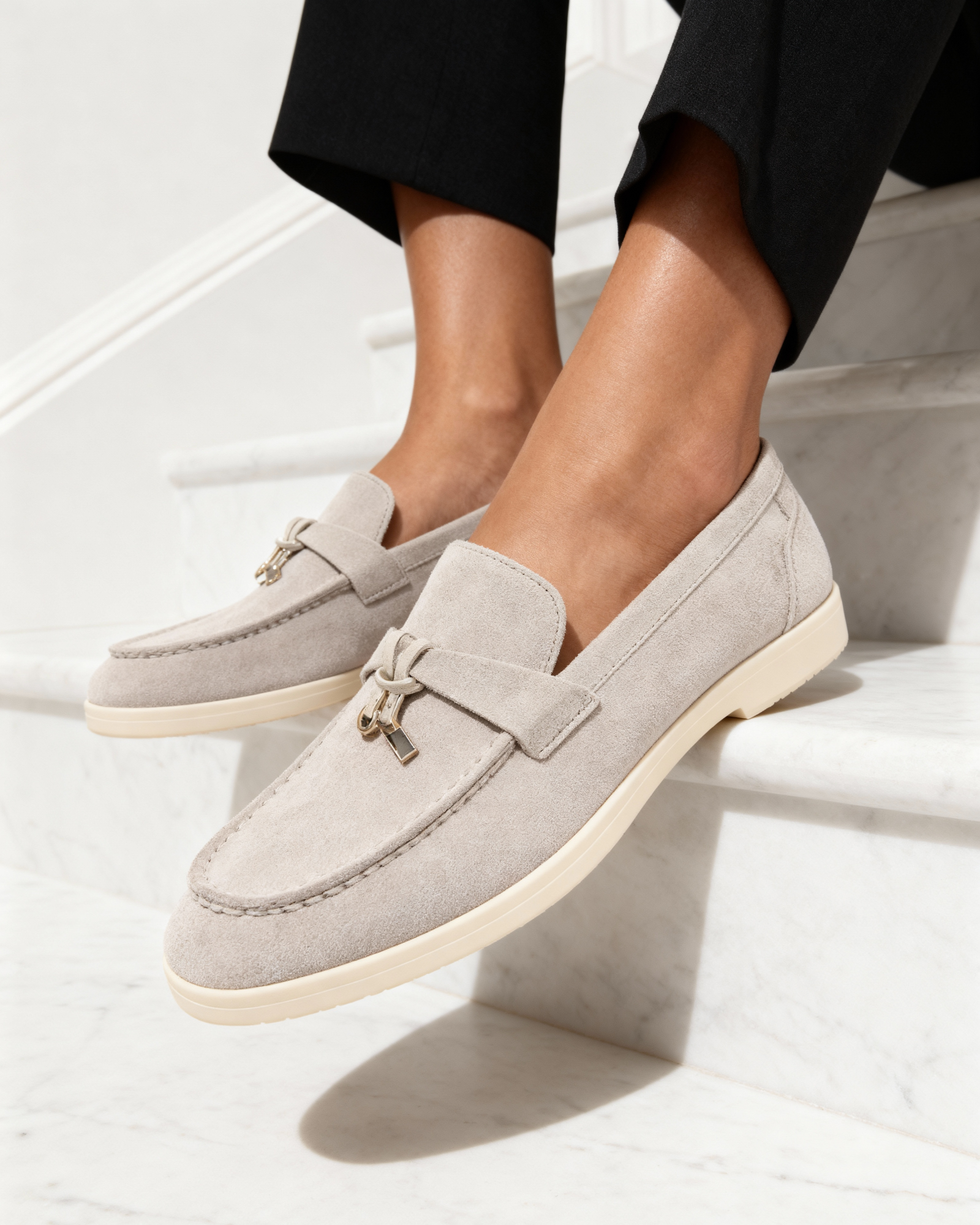 Damskie loafersy mokasyny z ozdobnym metalowym detalem i płaską podeszwą