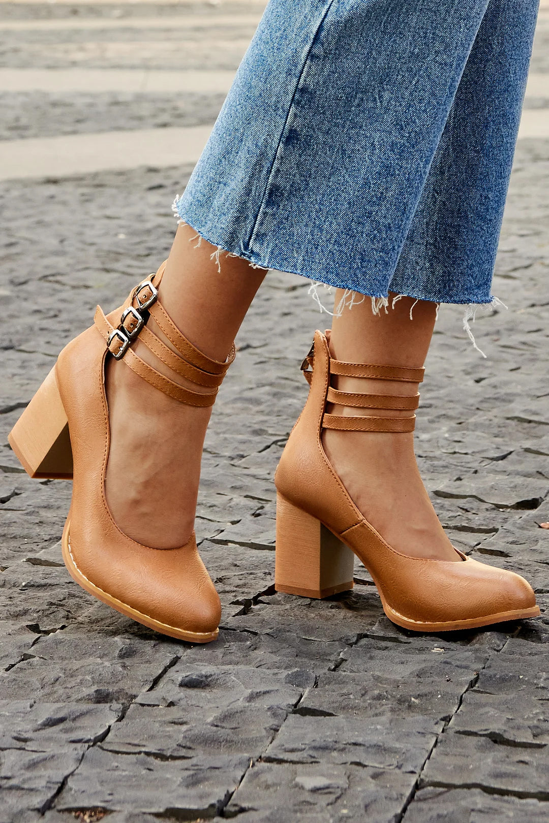 Casilda Smooth Sandals with Ankle Strap and Thick Heel